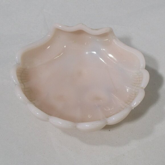 Adorable Vintage Pearl Pink Cambridge Glass Sea Shell Footed Soap Trinket Dish - Picture 5 of 9